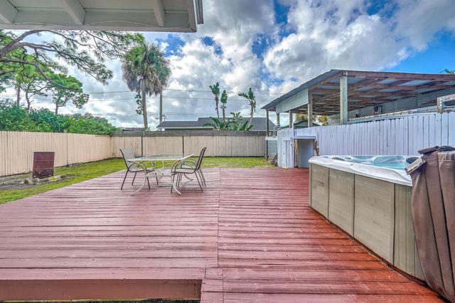 3419 W Lake Drive, Fort Pierce, FL 34982