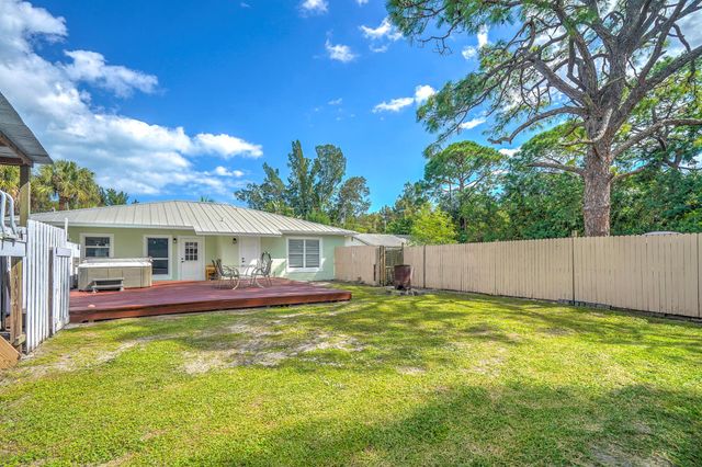 3419 W Lake Drive, Fort Pierce, FL 34982