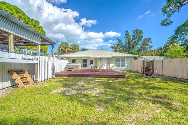 3419 W Lake Drive, Fort Pierce, FL 34982