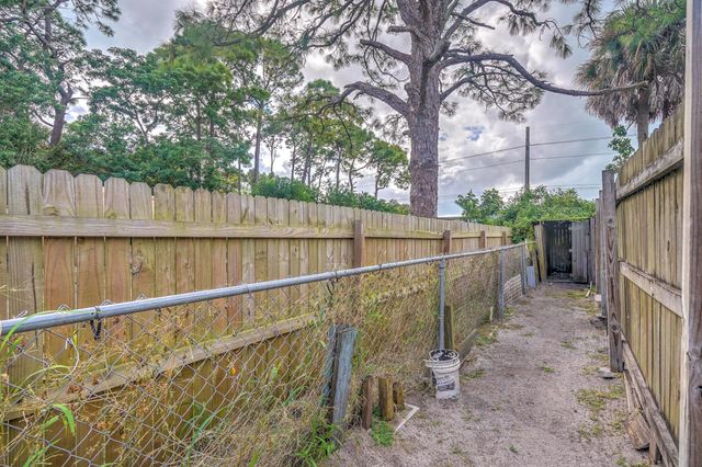 3419 W Lake Drive, Fort Pierce, FL 34982