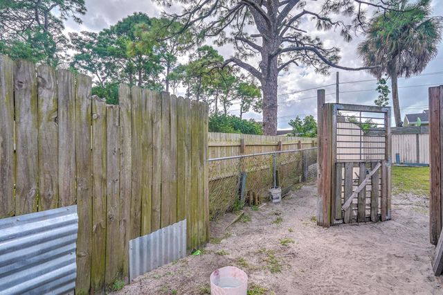 3419 W Lake Drive, Fort Pierce, FL 34982