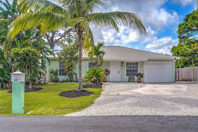 3419 W Lake Drive, Fort Pierce, FL 34982