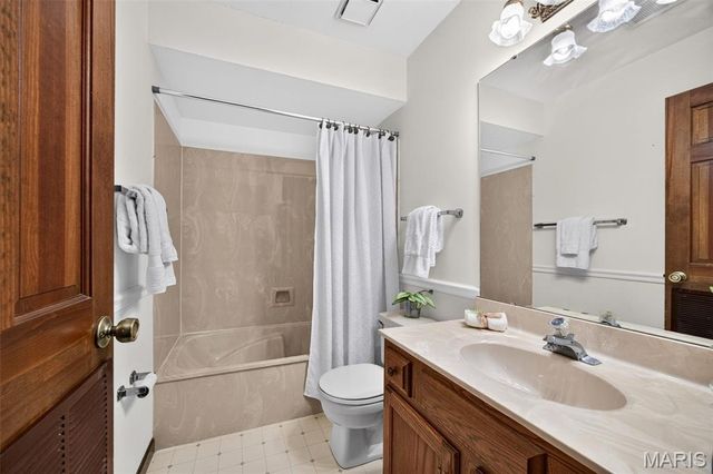 544 Highfield Drive, St Charles, MO 63304