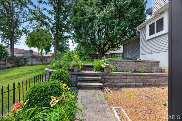 544 Highfield Drive, St Charles, MO 63304