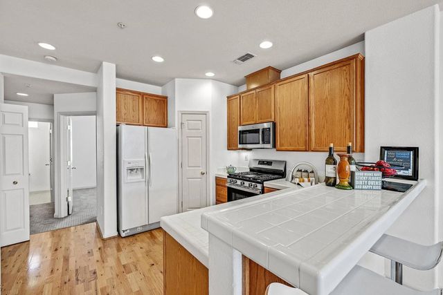 710 City Walk Pl 4, Hayward, CA 94541