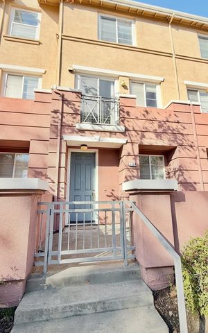 710 City Walk Pl 4, Hayward, CA 94541