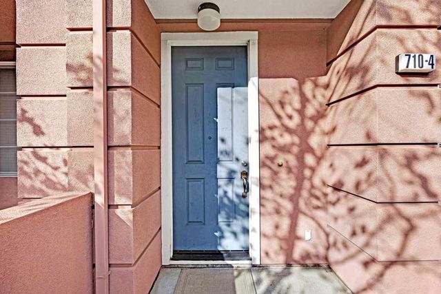 710 City Walk Pl 4, Hayward, CA 94541
