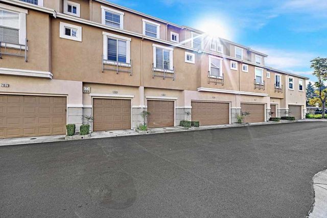 710 City Walk Pl 4, Hayward, CA 94541