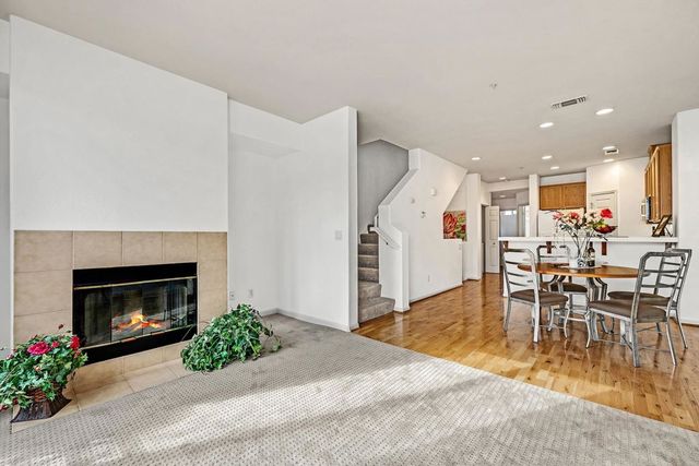 710 City Walk Pl 4, Hayward, CA 94541