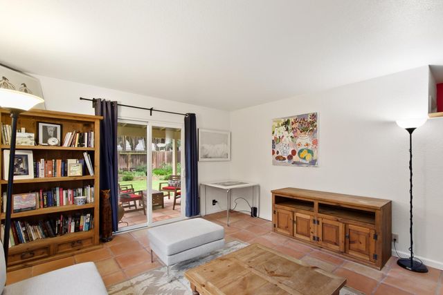 2144 Calaveras Ave, Davis, CA 95616