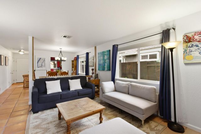 2144 Calaveras Ave, Davis, CA 95616