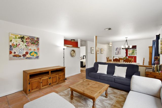 2144 Calaveras Ave, Davis, CA 95616