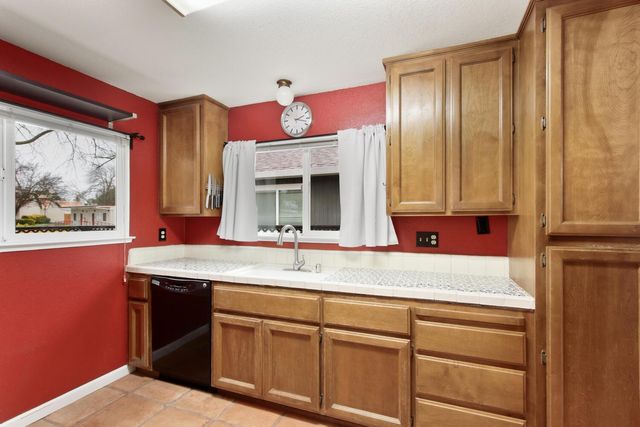 2144 Calaveras Ave, Davis, CA 95616