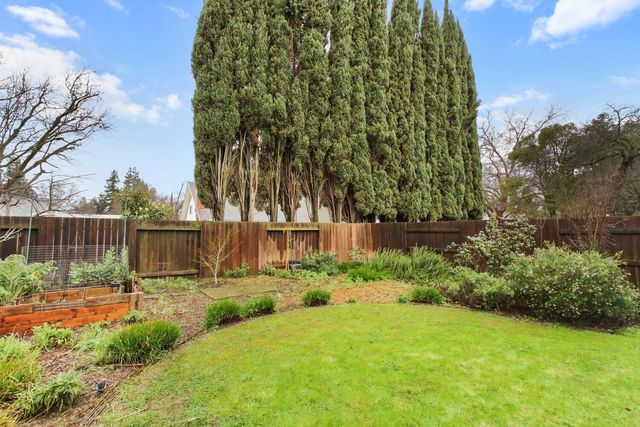 2144 Calaveras Ave, Davis, CA 95616