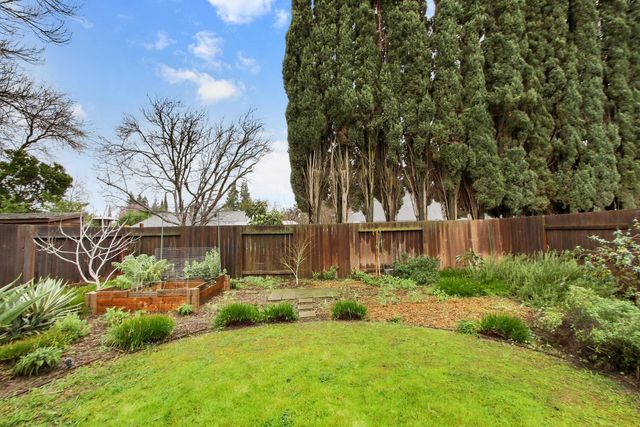 2144 Calaveras Ave, Davis, CA 95616