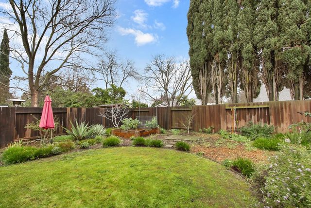 2144 Calaveras Ave, Davis, CA 95616