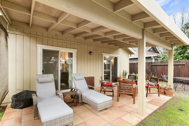 2144 Calaveras Ave, Davis, CA 95616