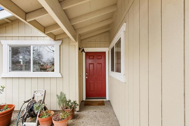 2144 Calaveras Ave, Davis, CA 95616