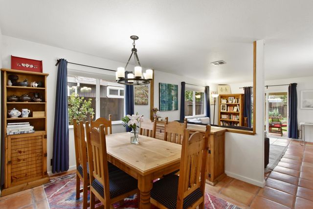 2144 Calaveras Ave, Davis, CA 95616