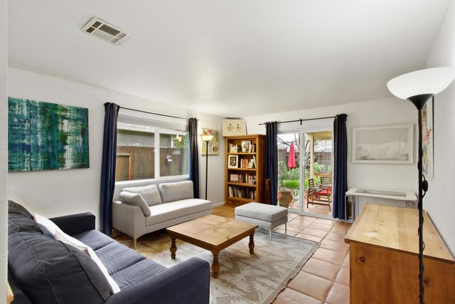 2144 Calaveras Ave, Davis, CA 95616