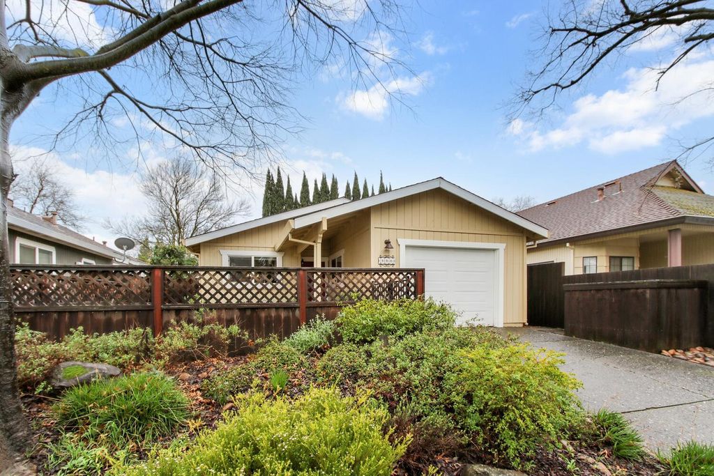 2144 Calaveras Ave, Davis, CA 95616