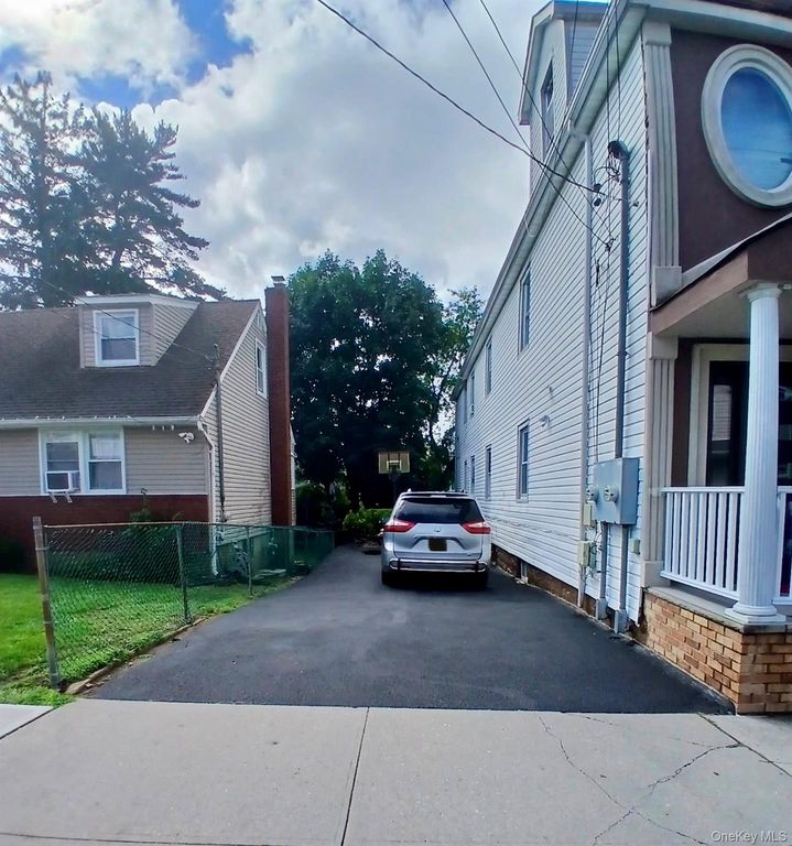 421 Roquette Avenue, South Floral Park, NY 11001 — photo 3