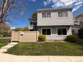 212 Springmeadow Drive M, Holbrook, NY 11741