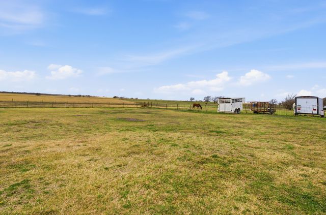 650 Lone Star Road, Whitesboro, TX 76273