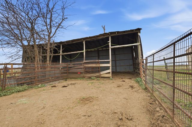 650 Lone Star Road, Whitesboro, TX 76273