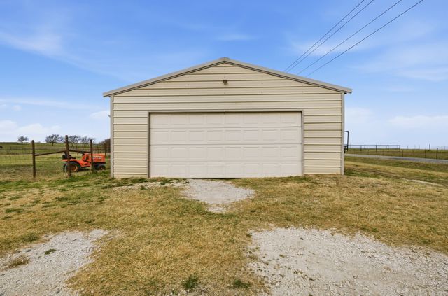 650 Lone Star Road, Whitesboro, TX 76273