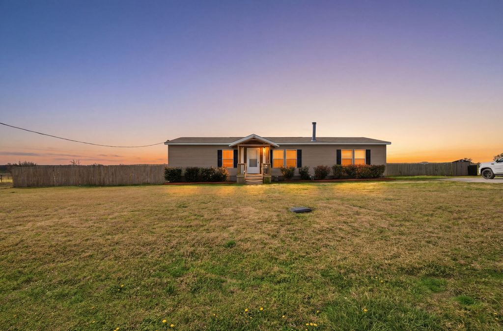 650 Lone Star Road, Whitesboro, TX 76273