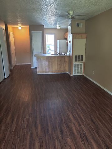 130 Country Bend Drive, Duncanville, TX 75137