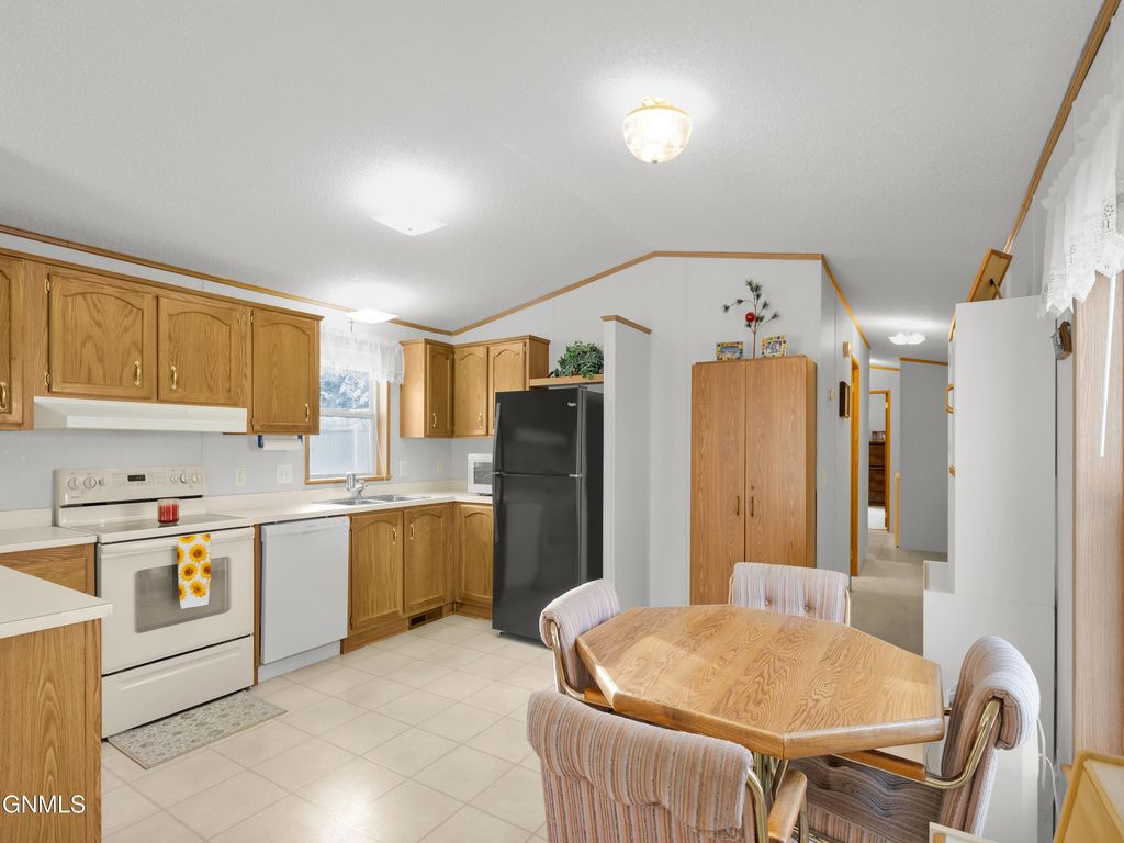 314 Sussex Street, Bismarck, ND 58504 photo 10