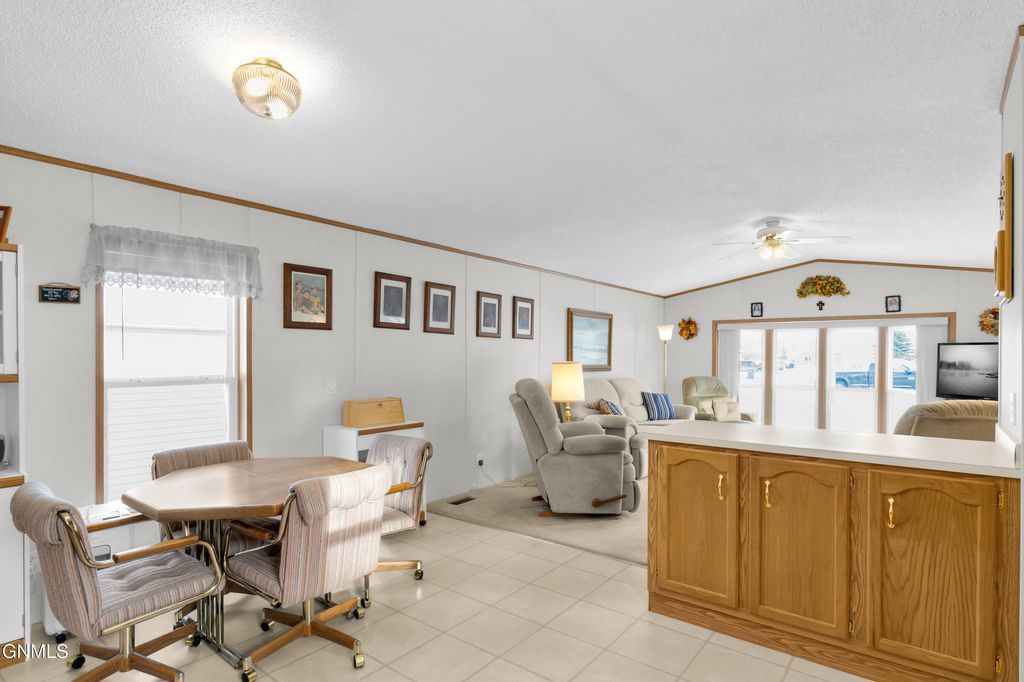 314 Sussex Street, Bismarck, ND 58504 photo 13