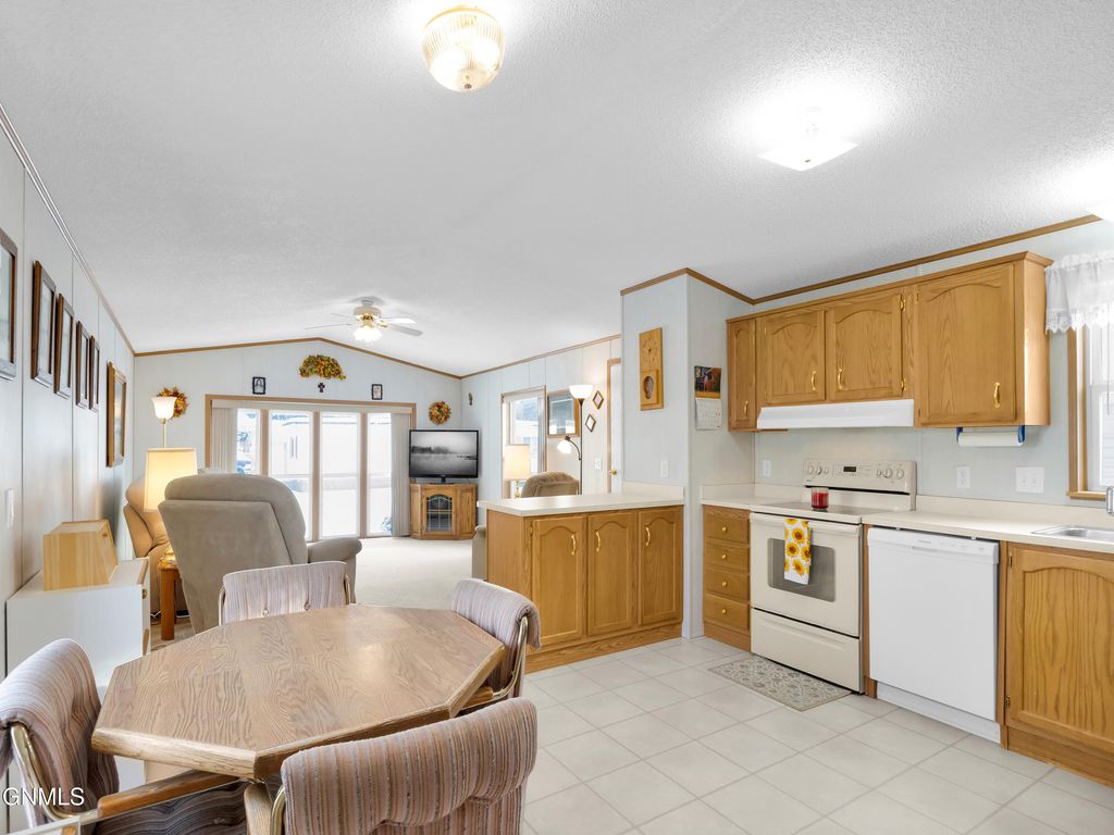 314 Sussex Street, Bismarck, ND 58504 photo 14