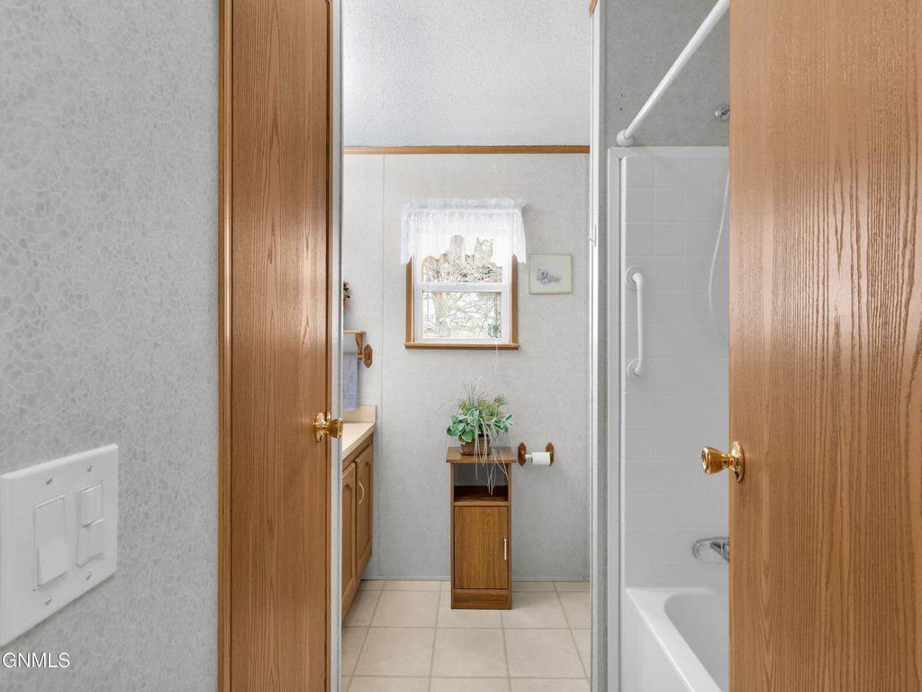 314 Sussex Street, Bismarck, ND 58504 photo 22