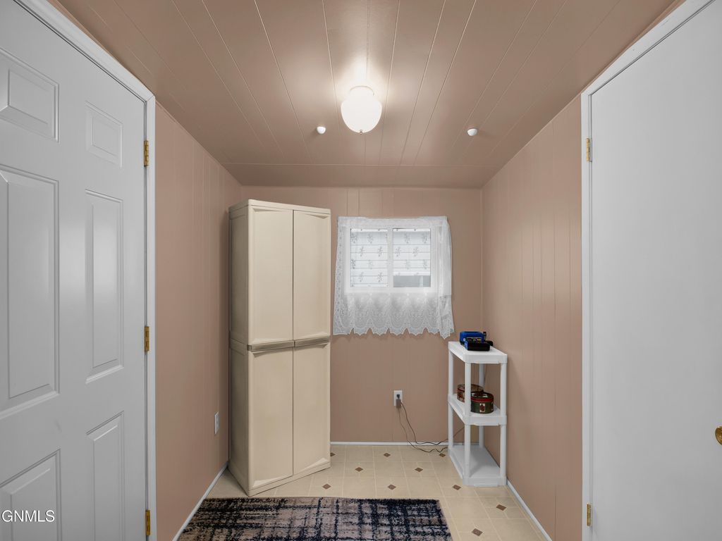 314 Sussex Street, Bismarck, ND 58504 photo 3