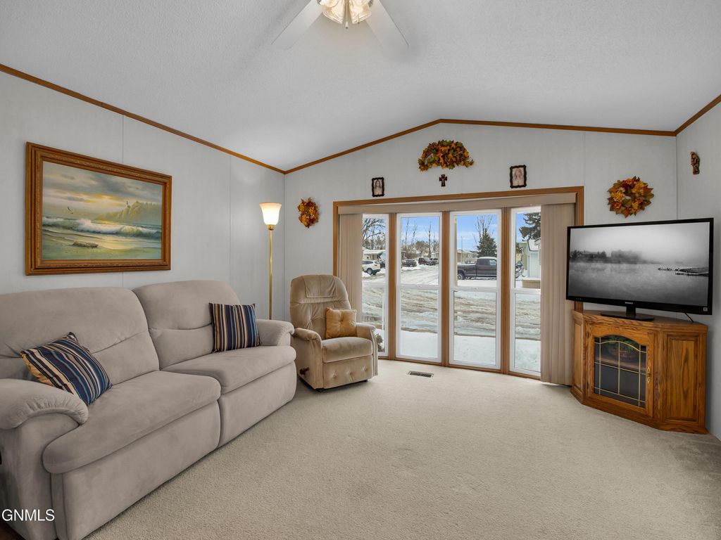 314 Sussex Street, Bismarck, ND 58504 photo 4