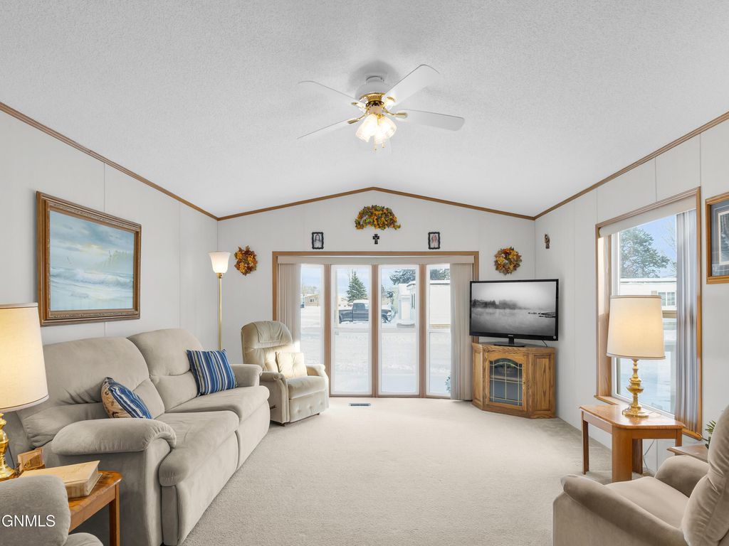 314 Sussex Street, Bismarck, ND 58504 photo 5