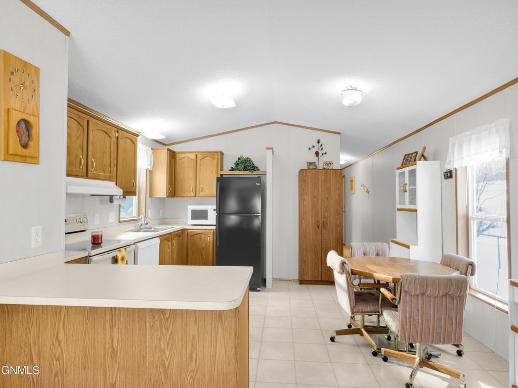 314 Sussex Street, Bismarck, ND 58504 photo 8