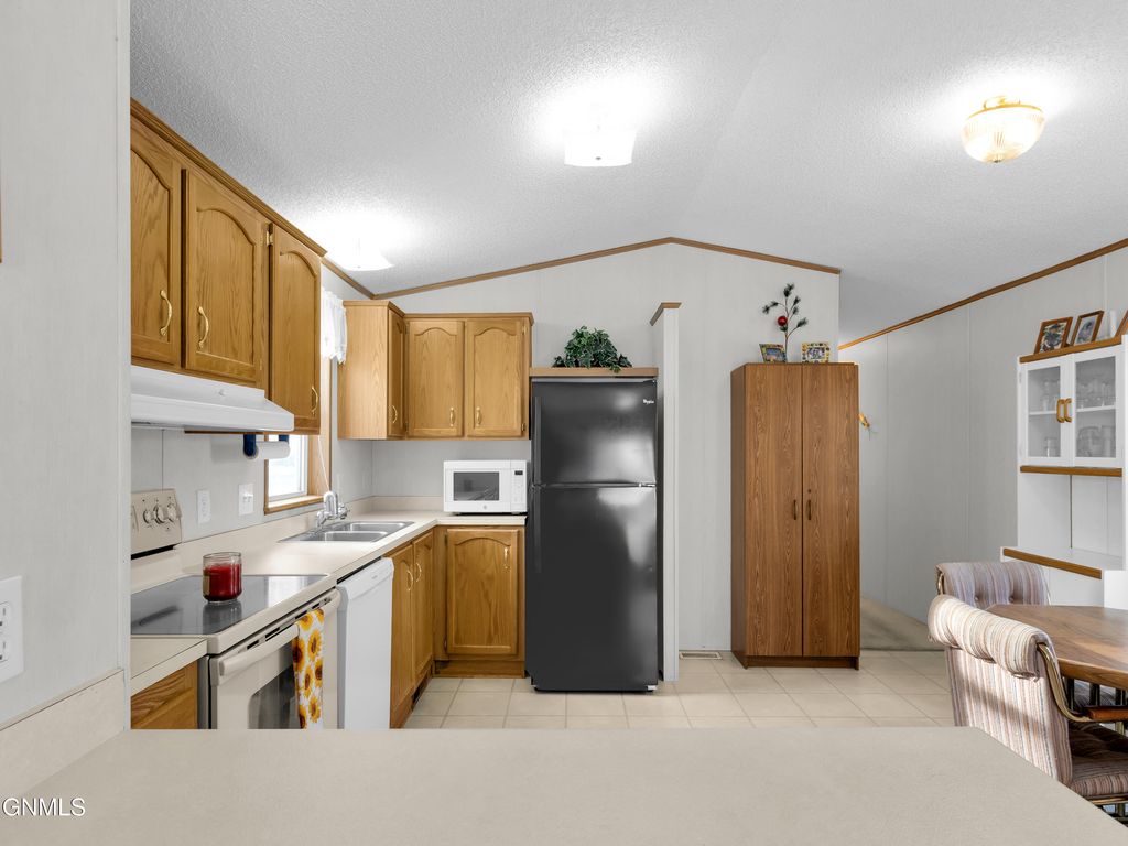 314 Sussex Street, Bismarck, ND 58504 photo 9