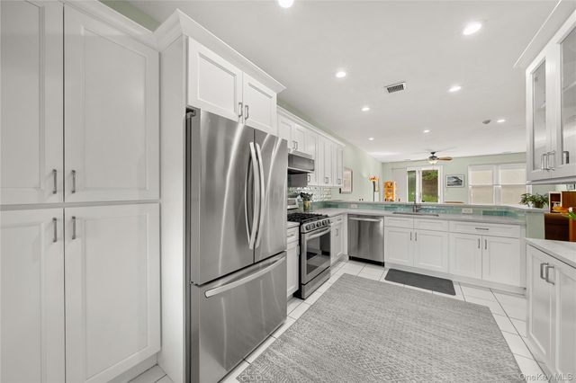 203 Windward Court N, Port Jefferson, NY 11777