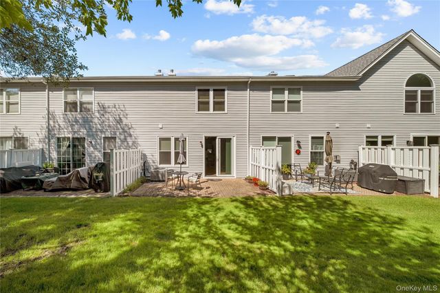 203 Windward Court N, Port Jefferson, NY 11777