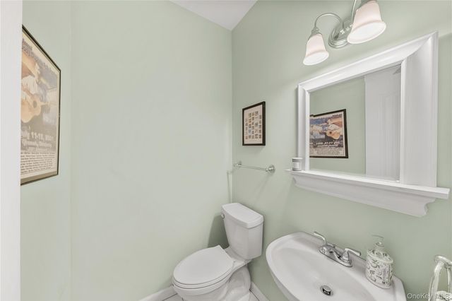 203 Windward Court N, Port Jefferson, NY 11777