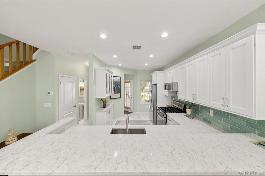 203 Windward Court N, Port Jefferson, NY 11777 — photo 5