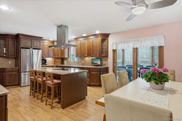 11 Mimosa Place, Shelter Island, NY 11964