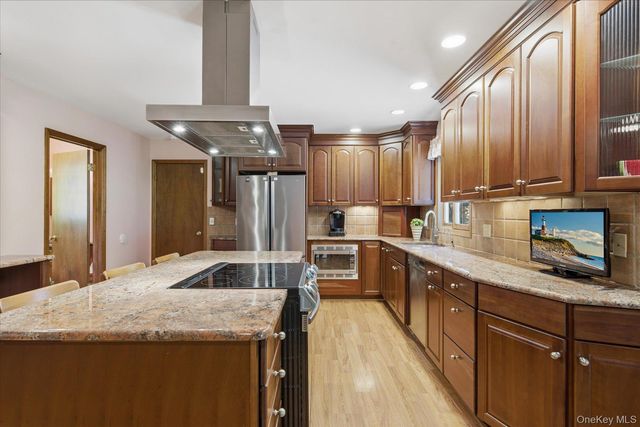 11 Mimosa Place, Shelter Island, NY 11964