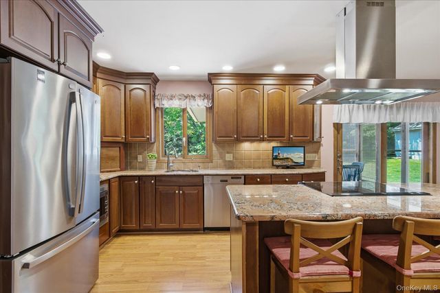 11 Mimosa Place, Shelter Island, NY 11964