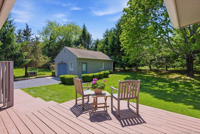 11 Mimosa Place, Shelter Island, NY 11964