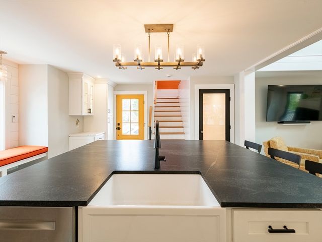 9 Puritan Way, Duxbury, MA 02332